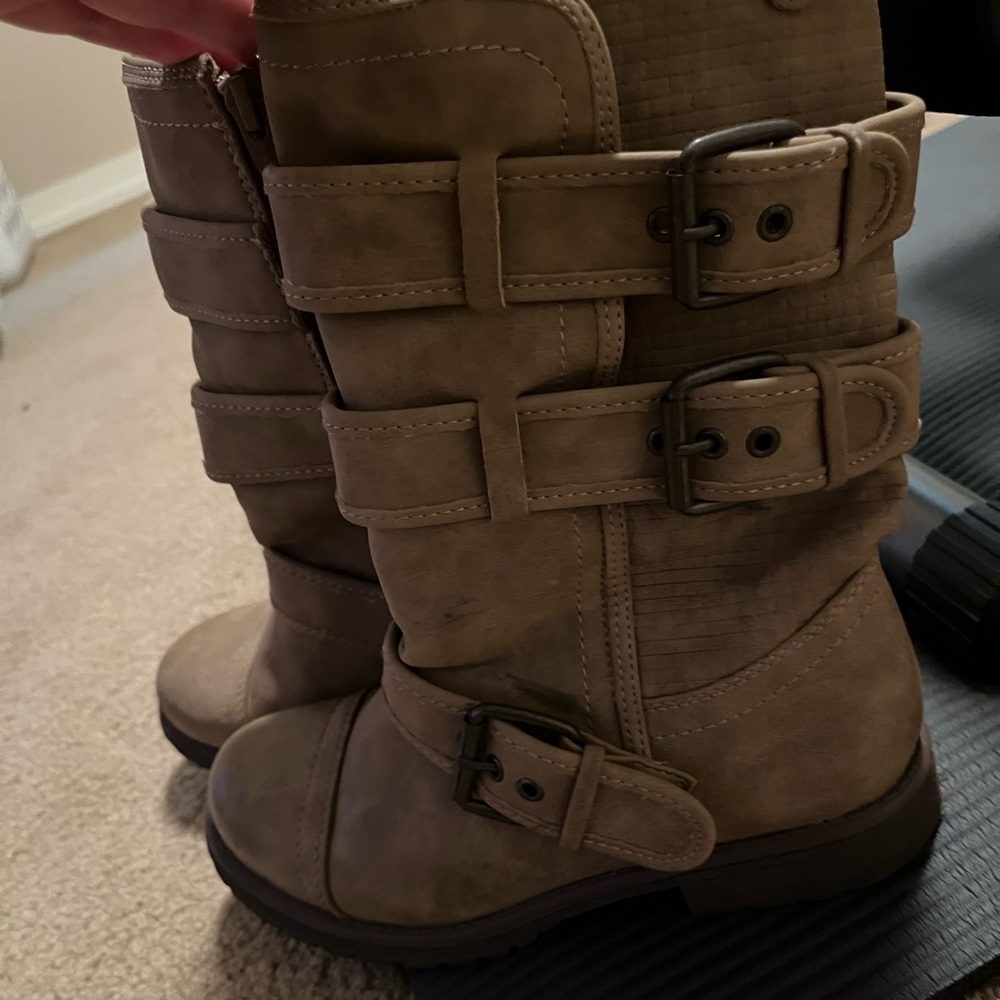 Mid shin boots